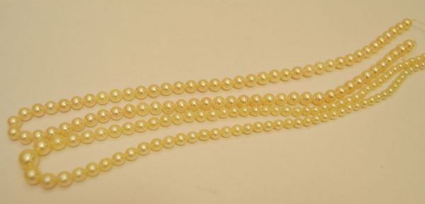 Collana di perle di acqua dolce, mm 5,5, e filo di perle coltivate, mm 6  - Asta Gioielli,  Argenti, Mobili, Oggetti d'arte e Dipinti - Poggio Bracciolini Casa d'Aste