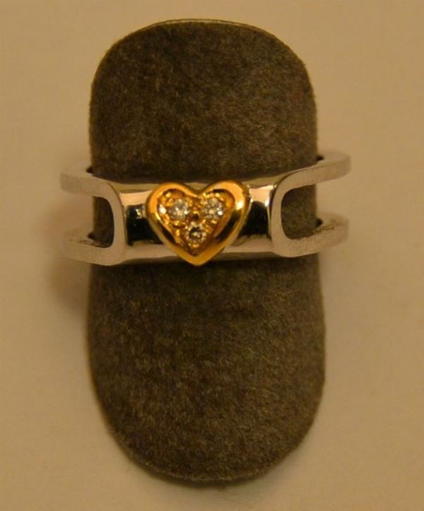 Anello in oro bianco e giallo, con tre piccoli brillantini, RENCONTRE', g 6,5, marcato Torrini