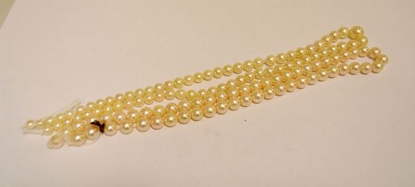 Filo di perle, AKOIA, mm 7, e filo di perle coltivate  - Asta Gioielli,  Argenti, Mobili, Oggetti d'arte e Dipinti - Poggio Bracciolini Casa d'Aste