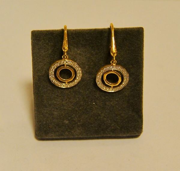 Paio di orecchini pendenti in oro giallo, MOON, con brillantini, g 6,5