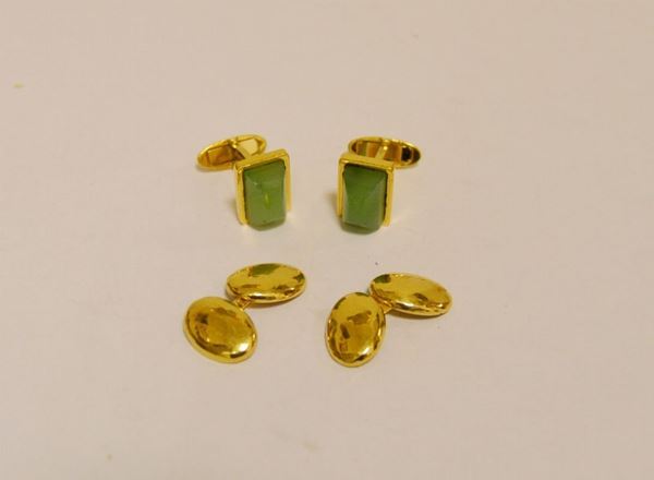 Paio di gemelli in oro giallo, con giada verde, oro g 7,39
