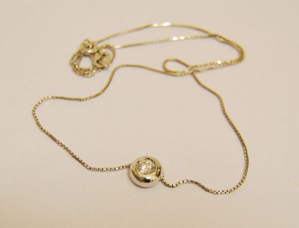 Girocollo in oro, con punto luce a brillante, ct. 0,35