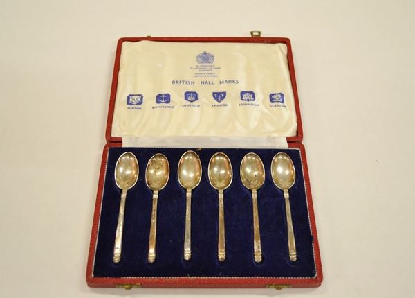 Sei cucchiaini, Glasgow, facitore Mappin&Webb, seconda metÃ  sec. XX, in     argento, entro astuccio, g 72 (6)