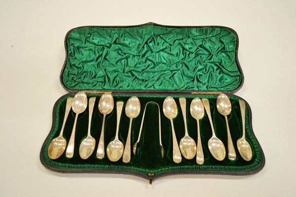 Dodici cucchiaini da tÃ¨ ed una pinza da  zucchero, Londra, 1902-1903, in    argento, entro astuccio non pertinente, g 200 (13)