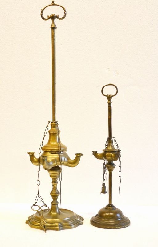 Due lucerne fiorentine, alt. cm 39,5 e cm 62