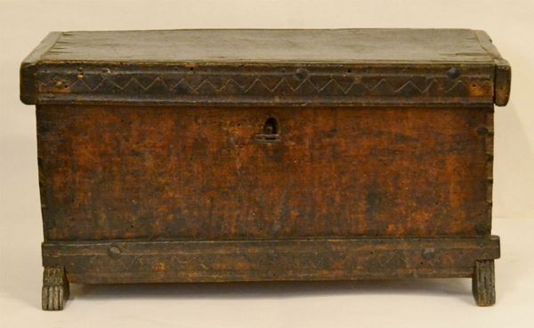 Piccolo forziere, sec. XVII, in legno, cm 43x22,5x22  - Asta Gioielli,  Argenti, Mobili, Oggetti d'arte e Dipinti - Poggio Bracciolini Casa d'Aste