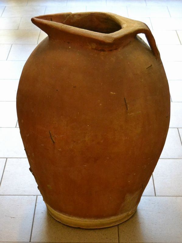 Orcio a beccuccio, sec. XVIII, in terracotta, cm 72x44, filato, da restaurare