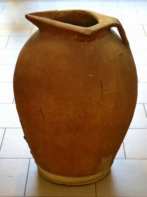 Orcio a beccuccio, sec. XVIII, in terracotta, cm 72x44, filato, da restaurare