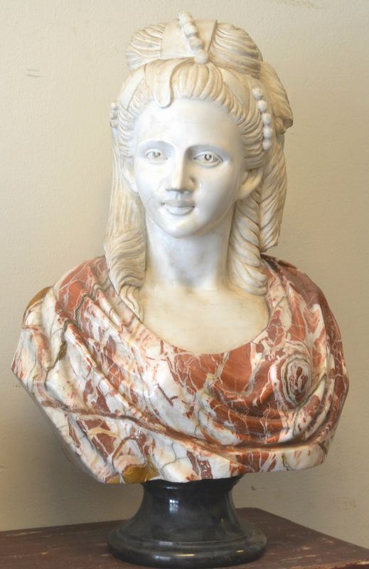 Busto di gentildonna, sec. XX, in marmo, alt. cm 72, con base in legno laccato, alt. cm 114