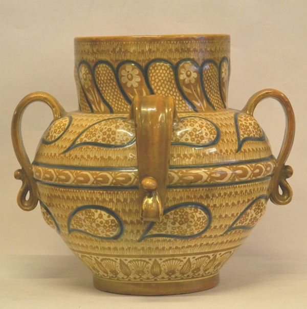 Vaso, manifattura Cantagalli, sec. XX, in terracotta invetriata, con quattro manici, alt. cm 32