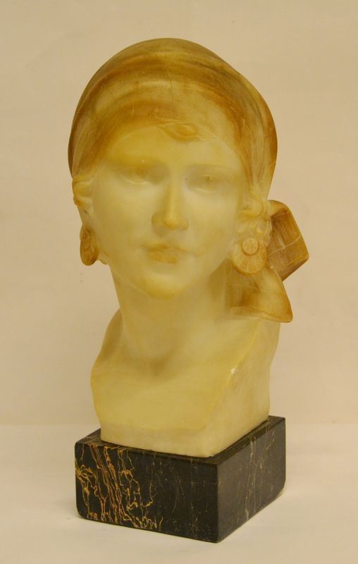 Scultura, sec. XX  TESTA DI FANCIULLA   in alabastro su base in marmo, alt. cm 34   firmata L. Morelli Florence