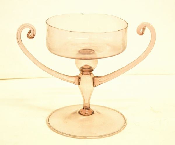Coppe in vetro, sec. XIX, con manici a ricciolo, fusto tornito su base circolare, cm 22x16, piccoli danni