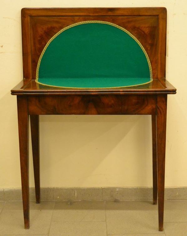 Tavolo da gioco, Toscana sec. XIX, in noce, piano a ribalta con panno verde, gambe troncopiramidali, cm 80x40x78