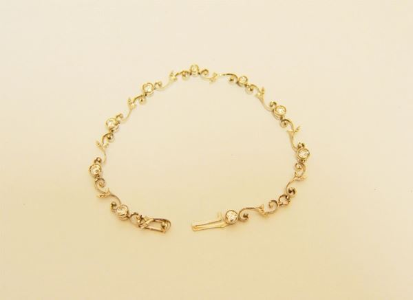 Bracciale in oro bianco a elementi snodati, con sei brillanti di circa ct 0,25 e due brillanti di circa ct 0,15, g 9,5