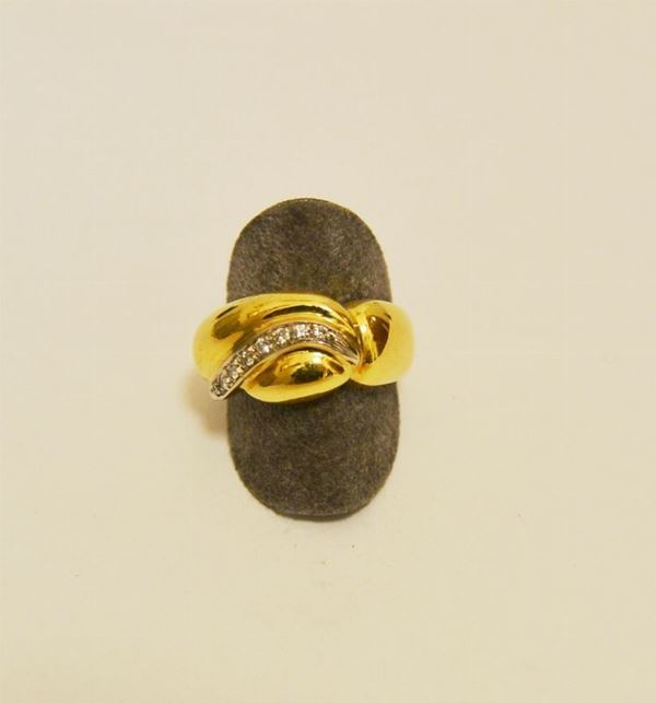 Anello in oro giallo con fila di brillantini, g 8,5
