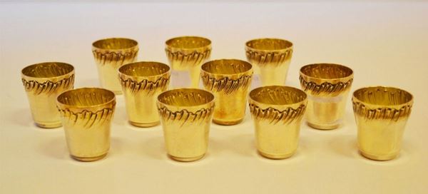 Dodici bicchierini, Francia, secolo XIX, in argento, bordo cesellato, g 260