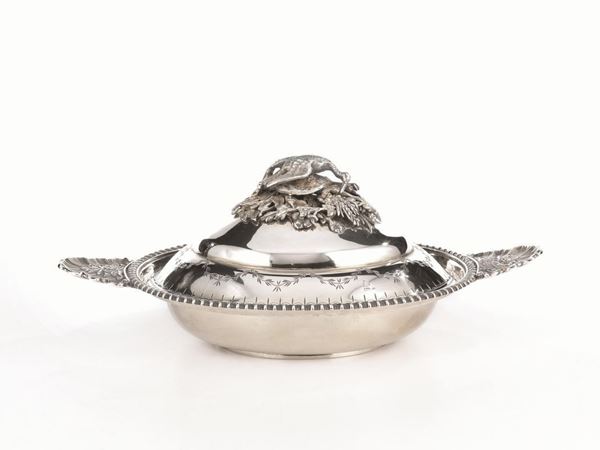 Legumiera, Mosca, 1796, in argento vermeille, presa del coperchio modellata a cacciagione e foglie, g 1530