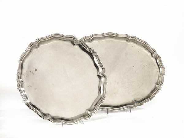 Vassoio ovale, in argento, bordo sagomato, cm 51x37, g 1300