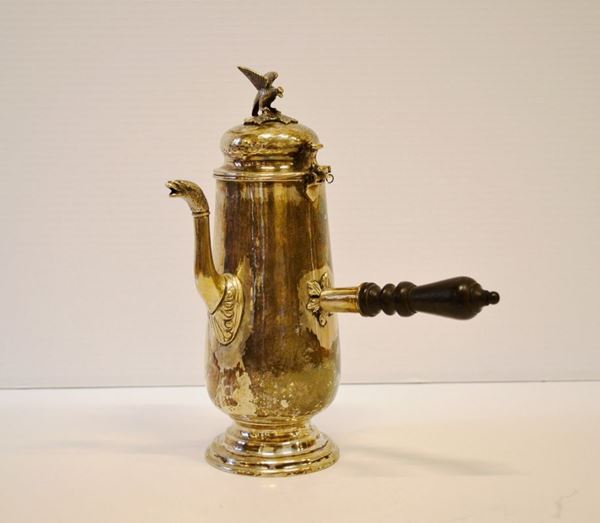 Caffettiera, Milano, fine sec. XIX, in argento, corpo liscio con beccuccio  modellato a testa d'aquila, presa dritta, finale del coperchio in foggia     animale, alt. cm 25, g 660