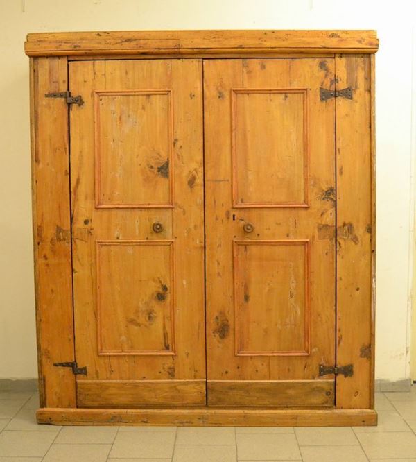 Armadio, sec. XIX, in gattice, a due sportelli, cm 179x52,5x202, da restaurare