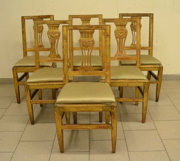 Sei sedie, Luigi XVI, in legno laccato e dorato, spalliera centrale a forma di vaso, seduta imbottita, gambe troncopiramidali, difetti (6)