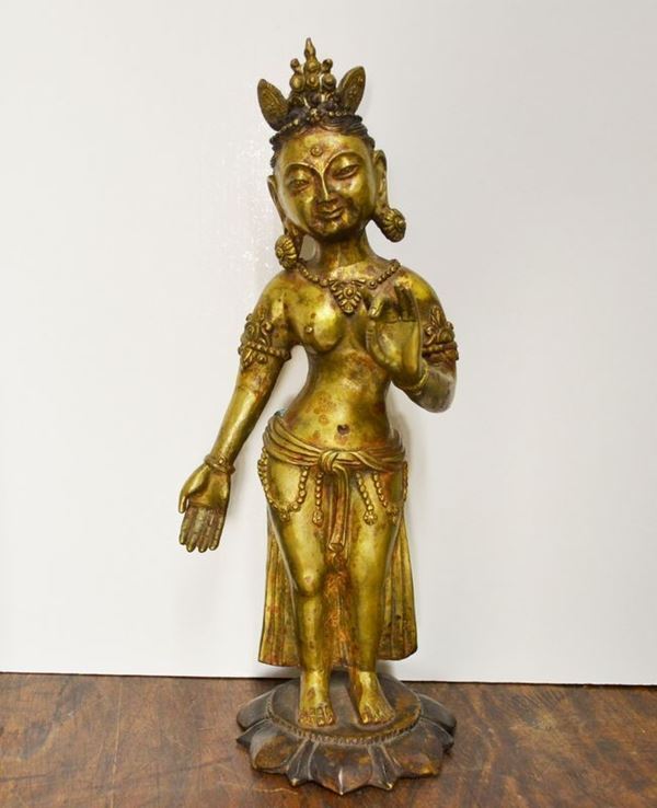 Scultura di area indiana, sec. XX, in bronzo raffigurante divinitÃ , alt. cm 30