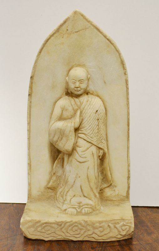 Scultura di area cinese, in pietra, raffigurante saggio, alt. cm 21