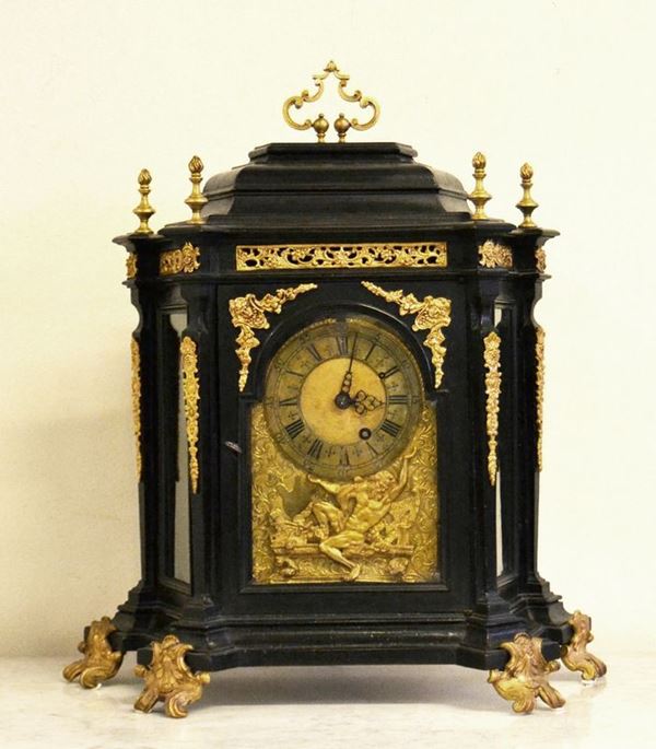 Orologio, Roma, sec. VIII, in cassa di legno ebanizzato con rapporti in metallo dorato, mostra con figura mitologica, cm 55x69x39, restauri