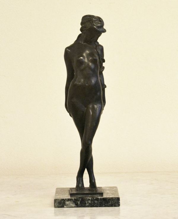 Enrico Saroldi   (Carmagnola 1878- Milano 1954)   NUDO FEMMINILE   scultura in bronzo su base in marmo, cm 41