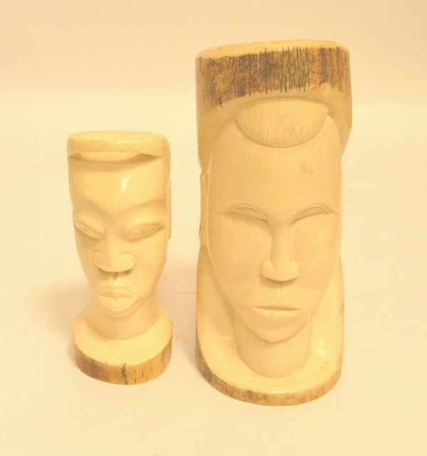 Due sculture in avorio, alt. cm 20 e cm 15 (2)