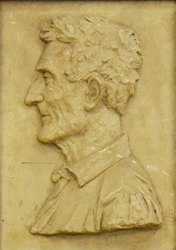 Scuola Italiana, inizi sec. XX   PROFILO DI UOMO   altorilievo in gesso siglato L.G., cm 30x20