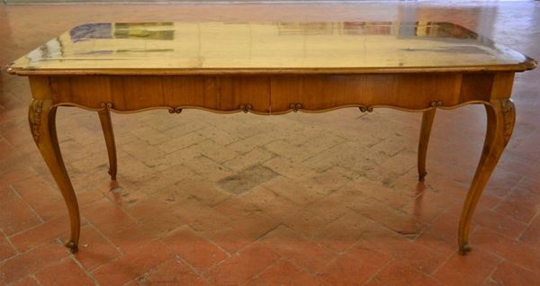 Tavolo in stile settecento in noce, cm 183x80xh81  - Asta Gioielli, Argenti, Orologi, Antiquariato e Collezionismo - Poggio Bracciolini Casa d'Aste
