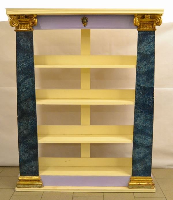 Coppia di scaffali, sec. XX, in legno, con colonne e finali laccati, fusto in metallo, cm 143x34x176 (2)