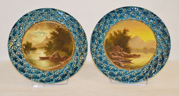 Coppia di piatti, Austria, sec. XX, in ceramica decorata con paesaggi montani, diam. cm 35