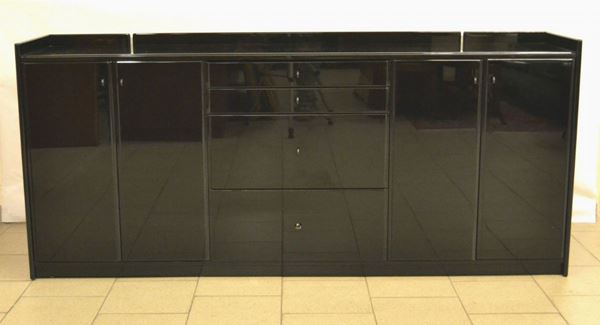 Credenza, produzione Poltronova, struttura in legno laccato nero a quattro sportelli e quattro cassetti, cm 194x42x85