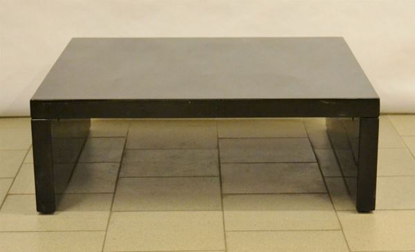 Lella e Massimo Vignelli, tavolino Saratoga, produzione Poltronova, struttura in legno laccato nero, cm 90x90x31