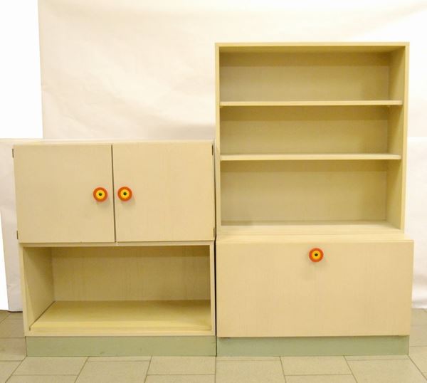 Ettore Sottsass (Innsbruck 1917-Milano 2007) Tre elementi componibili e scaffale Cubirolo, produzione Poltronova, struttura in legno e laminato, cm 90x47x45, cm 90x30x90 (4)