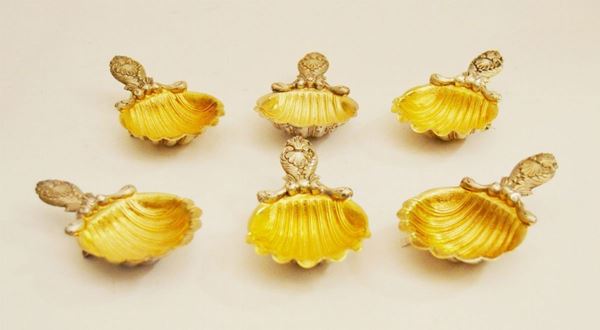 Sei saliere, in argento, a forma di conchiglia, con due piedini, interno in vermeille, gr. 290 (6)
