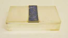 Scatola da tavolo, sec. XX, in argento 925, con fascia in lapislazzulo, cm 18x10,5x4, gr. 553 lordi