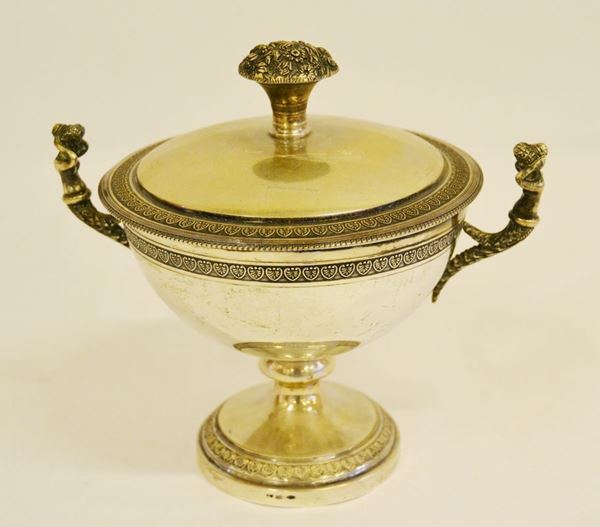 Zuccheriera, sec. XX, stile Impero, in argento, a due manici con finali a figure femminili, alt. cm 18, gr. 510