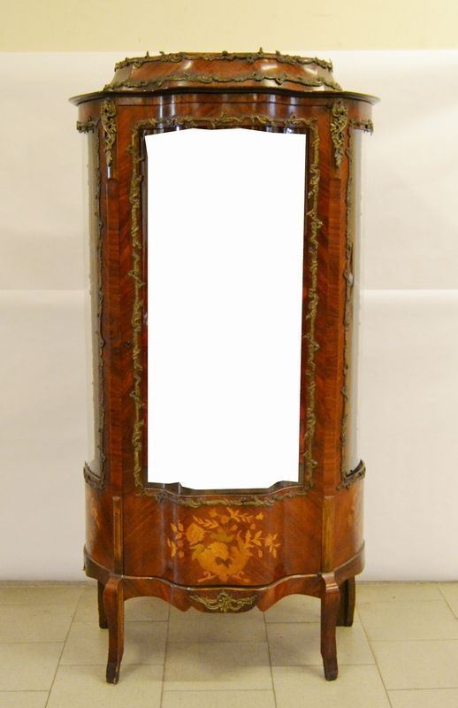 Vetrina a colonna, Francia sec. XX, in mogano, ad uno sportello, rapporti in metallo bronzato, piedi a sciabola, cm 85x45x168