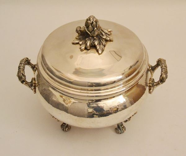 Zuppiera con coperchio, sec. XX, in argento, gr. 1610, piccola ammaccatura