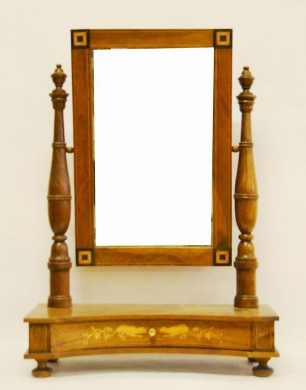 Specchiera a bilico, sec. XIX, in legno intarsiato, un cassetto, colonne tornite, cm 50x20x72