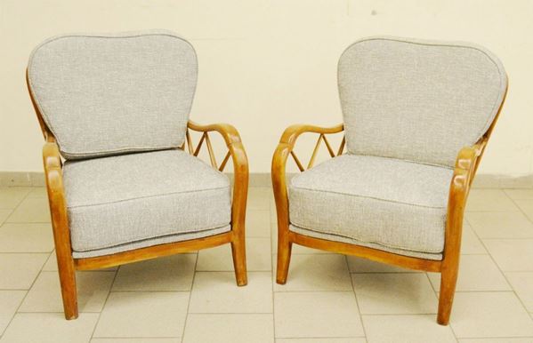 Coppia di poltrone vintage, fusto in noce, schienale e seduta imbottiti, cm 66x70x80 (2)