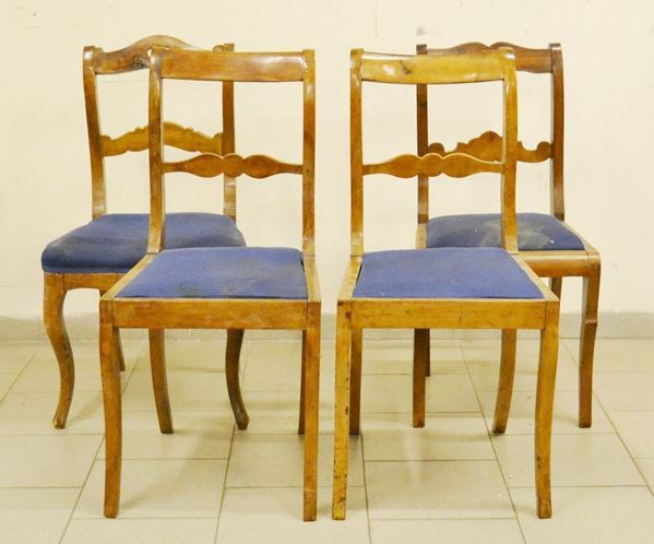 Quattro sedie, Toscana sec. XIX, in noce, con seduta imbottita in stoffa blu, difetti (4)  - Asta Arredi, oggetti d'arte, dipinti - Poggio Bracciolini Casa d'Aste