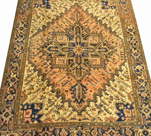 Tappeto persiano HERIZ, colori vegetali naturali, vecchia manifattura, fondo multicolore a motivo geometrico e fiori stilizzati, cm 290x215