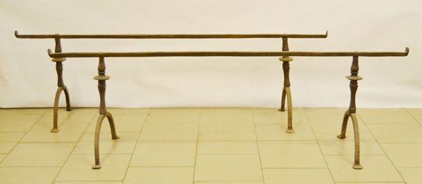 Coppia di ferri da lecco, sec. XVIII, cm 166x43x50, difetti (2)