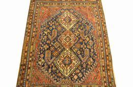 Tappeto persiano, fondo blu, cantonali rosso mattone a motivo geometrico e fiori stilizzati, colori vegetali naturali, cm 240x178