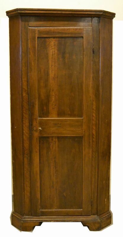 Angoliera, Toscana sec. XIX, in noce ad uno sportello sformellato, cm 86x53x177