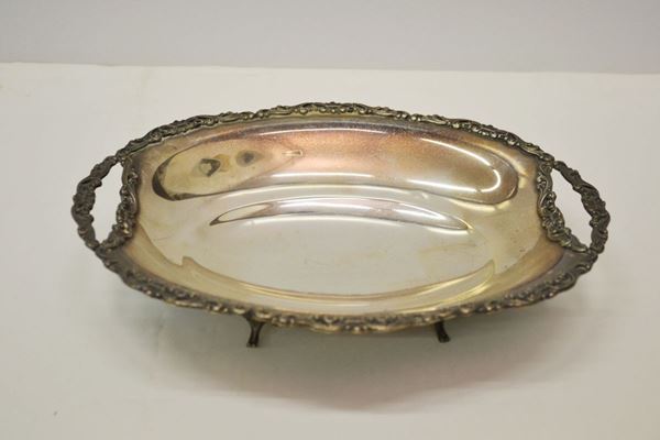 Cestina in argento a due anse di forma ovale, cm 28x22, g 420